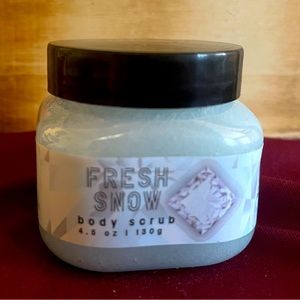 ❤️NWOT❤️Fresh Snow Body Scrub❤️Made by Corehome❤️❤️4.5 ounces❤️
